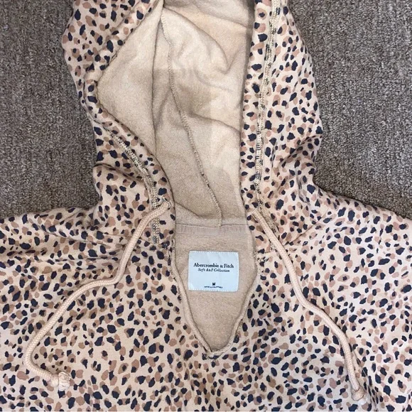 Abercrombie & Fitch Soft AF cropped cheetah print sweatshirt Size M Oversize - Picture 5 of 10